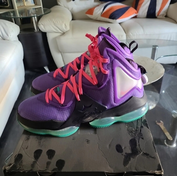 Lebron 19 Field Berry! - Picture 3 of 4